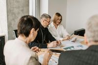 Charla de equipo en la oficina
